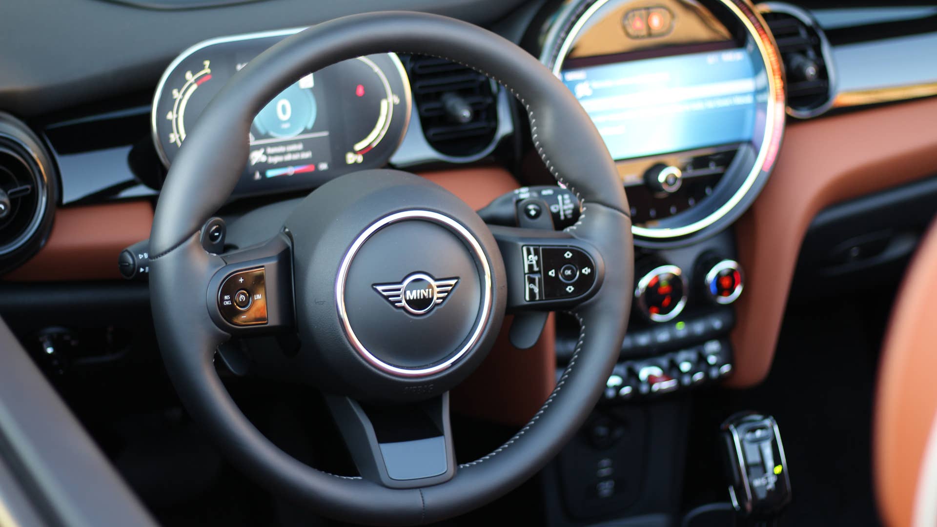 Mini Cooper Convertible Interior Review | Dissecting the oddball